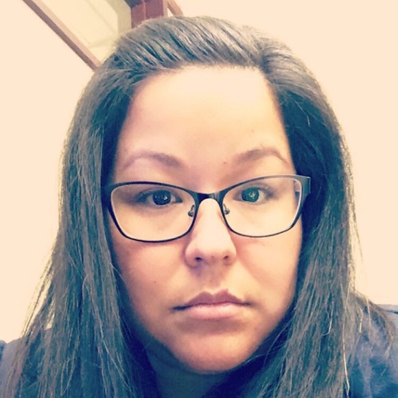 Meet your Posher, Sandy - Picture 3 of 3